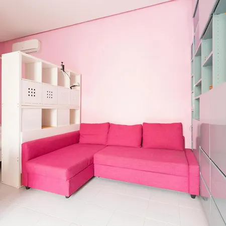 Pink Isola Flat アパート
